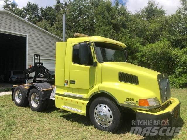 Volvo VNL64T Vetopöytäautot