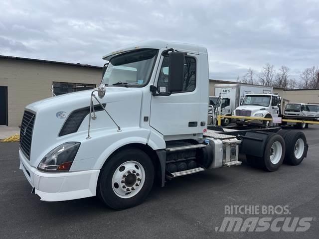 Volvo VNL64T Vetopöytäautot