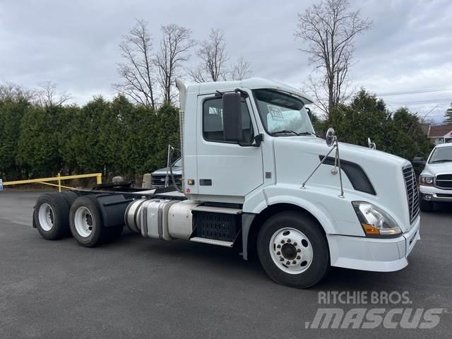 Volvo VNL64T Vetopöytäautot
