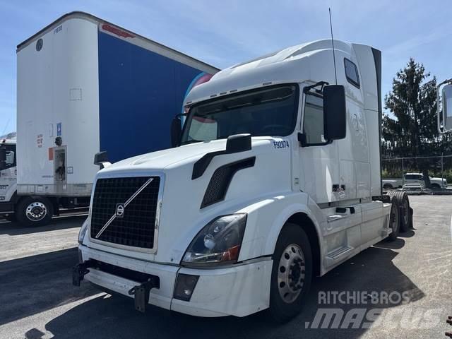 Volvo VNL64T Vetopöytäautot