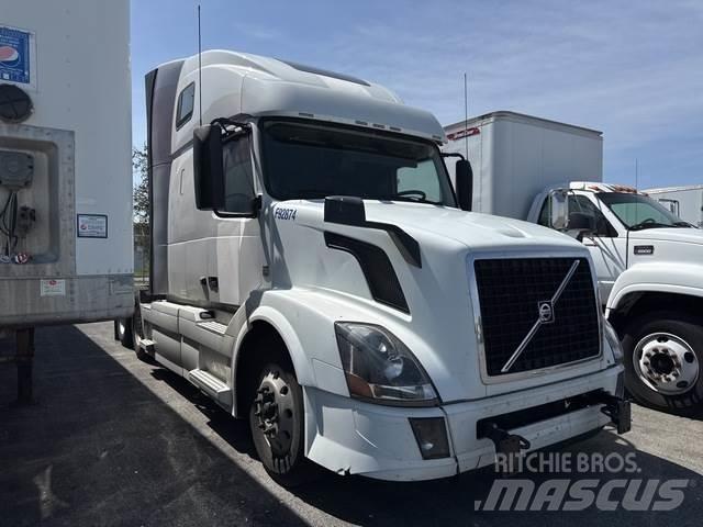 Volvo VNL64T Vetopöytäautot