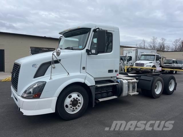 Volvo VNL64T Vetopöytäautot