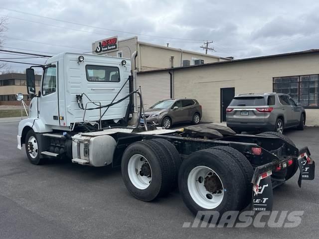 Volvo VNL64T Vetopöytäautot