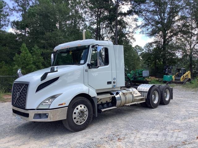 Volvo VNL64T Vetopöytäautot