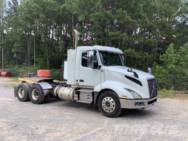 Volvo VNL64T Vetopöytäautot