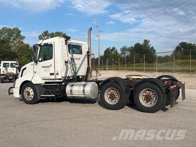 Volvo VNL64T Vetopöytäautot