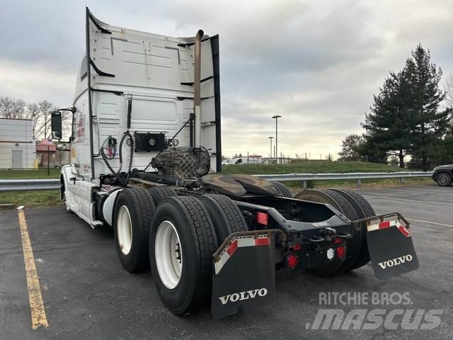 Volvo VNL670 Vetopöytäautot
