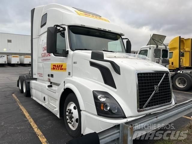 Volvo VNL670 Vetopöytäautot