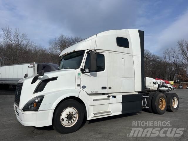 Volvo VNL670 Vetopöytäautot