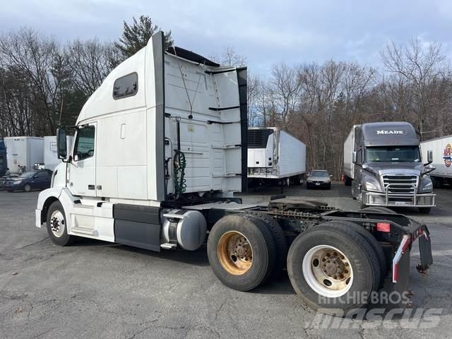 Volvo VNL670 Vetopöytäautot