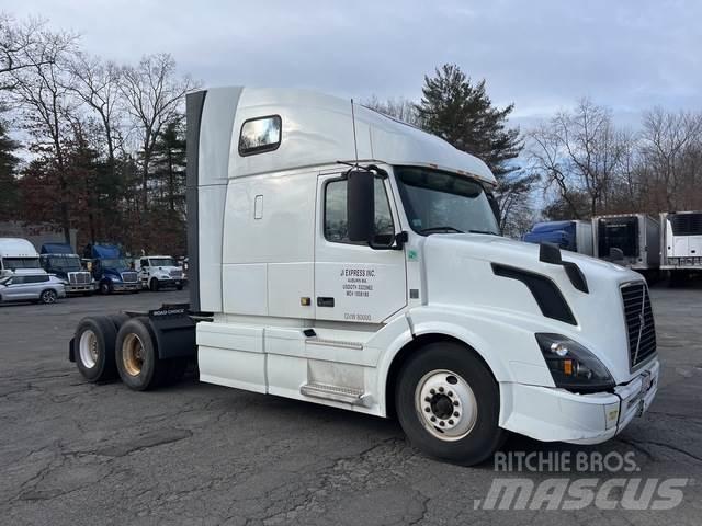 Volvo VNL670 Vetopöytäautot