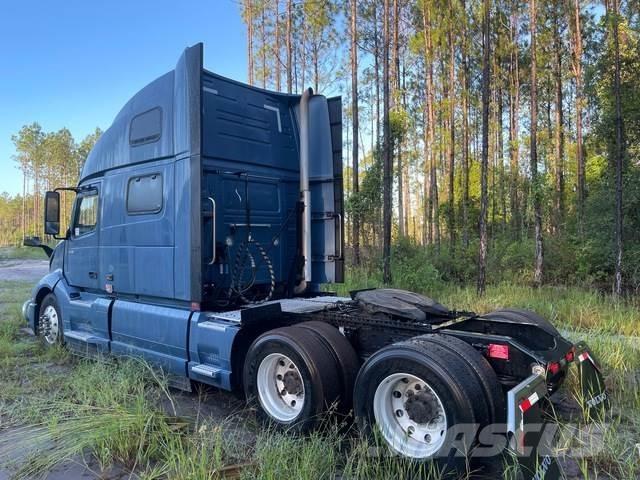 Volvo VNL860 Vetopöytäautot