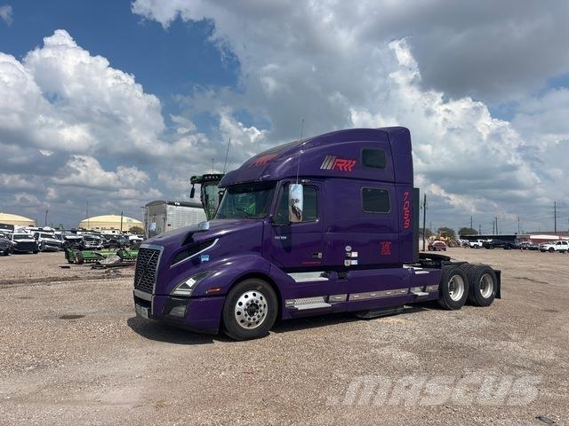 Volvo VNL860 Vetopöytäautot