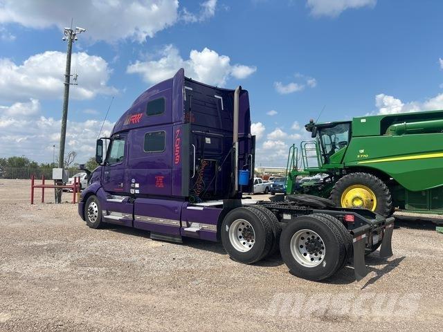 Volvo VNL860 Vetopöytäautot