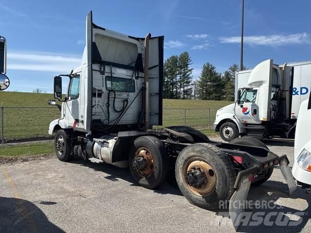 Volvo VNM Vetopöytäautot