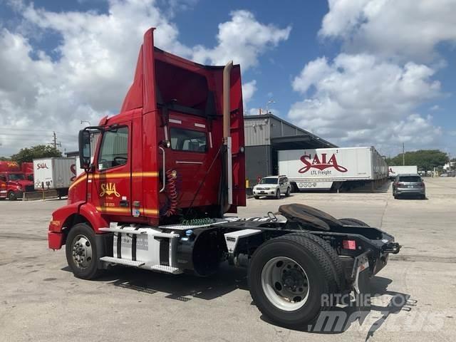 Volvo VNM Vetopöytäautot