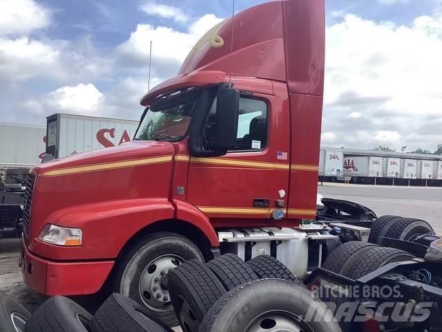 Volvo VNM Vetopöytäautot
