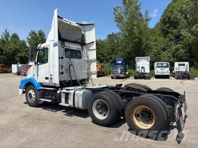 Volvo VNM Vetopöytäautot