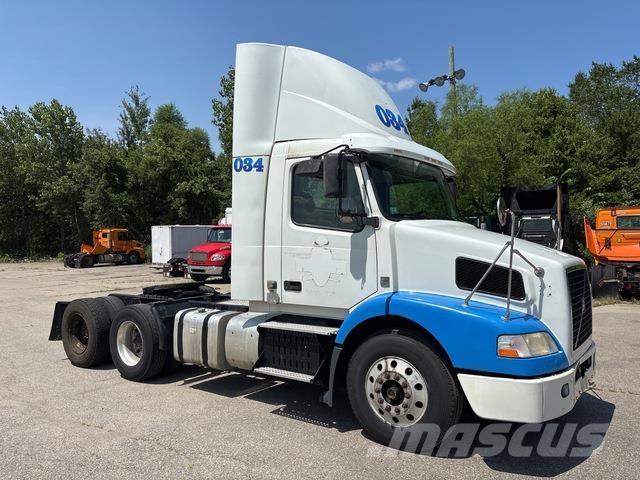 Volvo VNM Vetopöytäautot