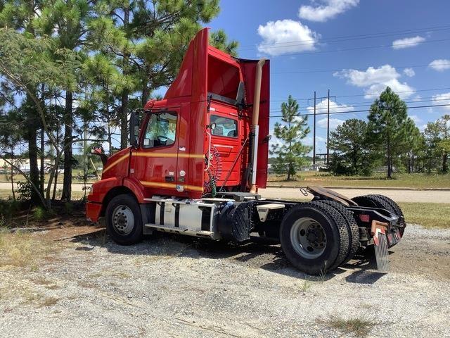 Volvo VNM Vetopöytäautot