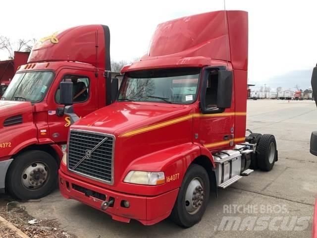 Volvo VNM42T Vetopöytäautot