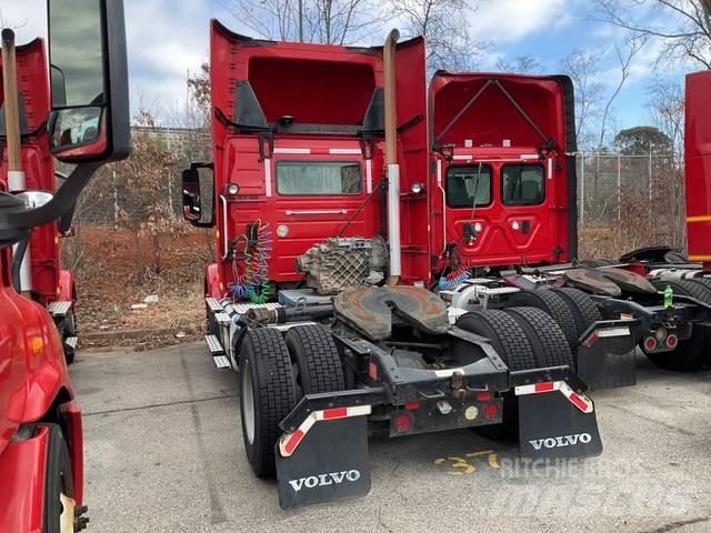 Volvo VNM42T Vetopöytäautot