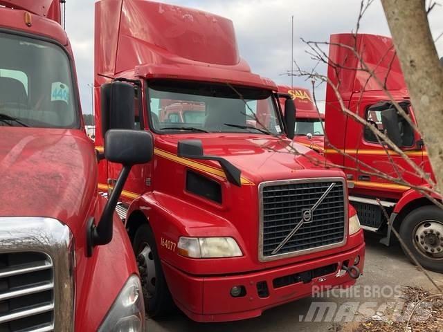 Volvo VNM42T Vetopöytäautot