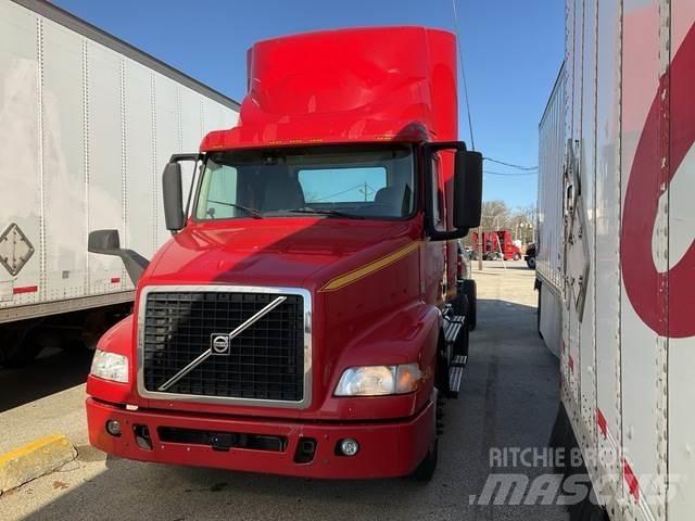 Volvo VNM42T Vetopöytäautot