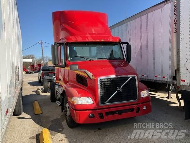 Volvo VNM42T Vetopöytäautot