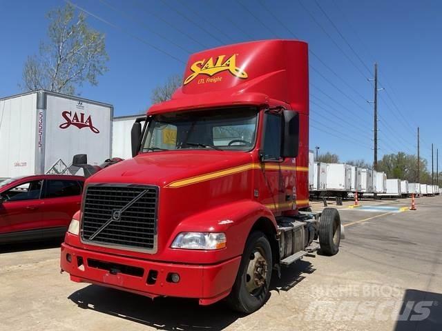 Volvo VNM42T Vetopöytäautot