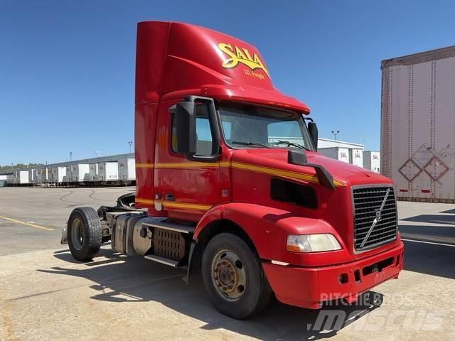 Volvo VNM42T Vetopöytäautot