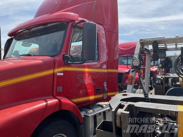 Volvo VNM42T Vetopöytäautot