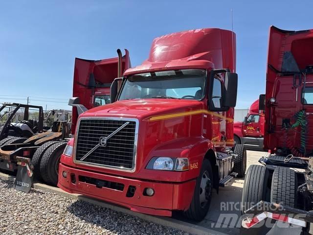 Volvo VNM42T Vetopöytäautot
