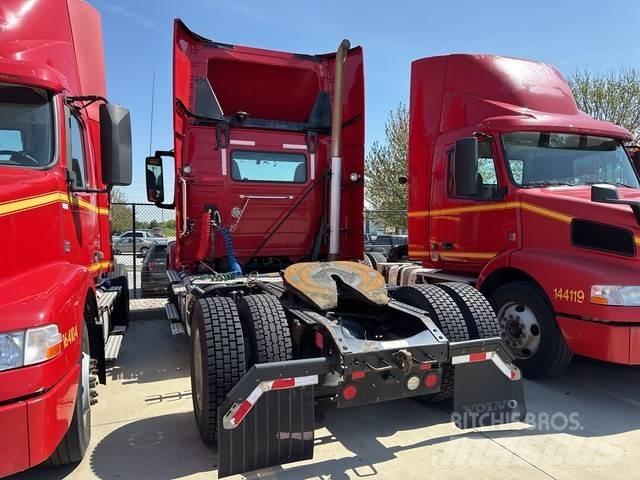 Volvo VNM42T Vetopöytäautot