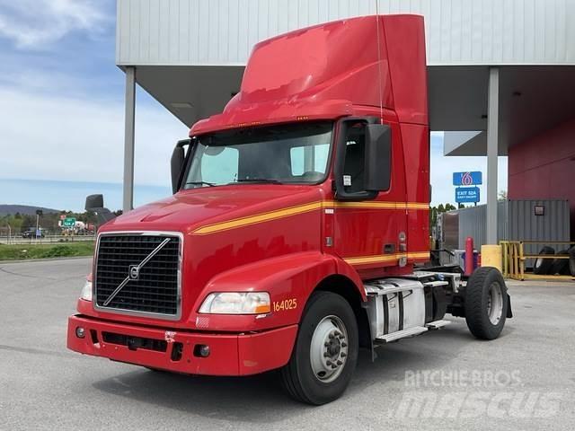 Volvo VNM42T Vetopöytäautot