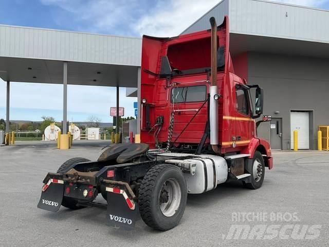 Volvo VNM42T Vetopöytäautot
