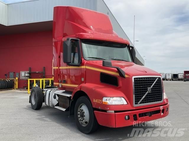 Volvo VNM42T Vetopöytäautot