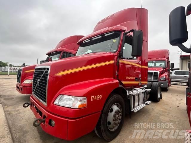 Volvo VNM42T Vetopöytäautot