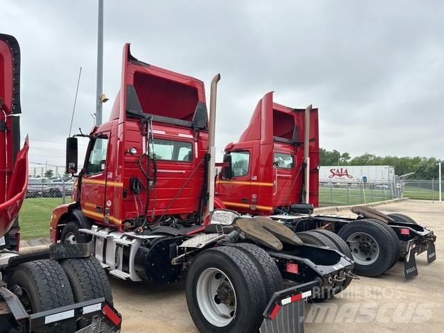 Volvo VNM42T Vetopöytäautot
