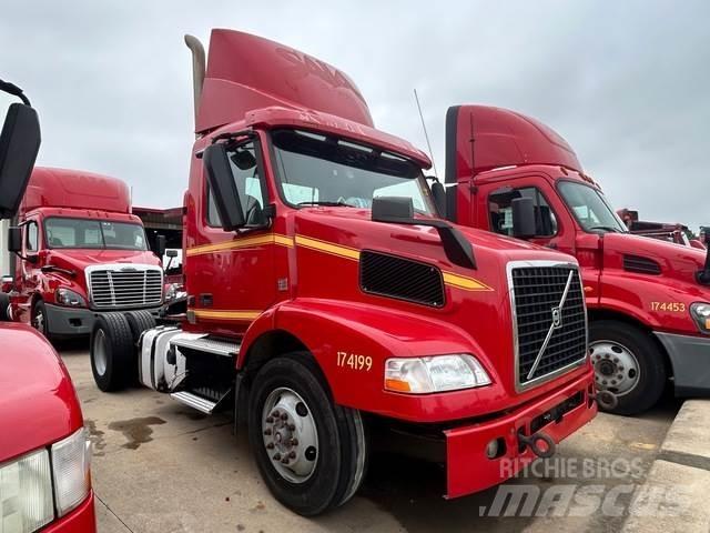 Volvo VNM42T Vetopöytäautot