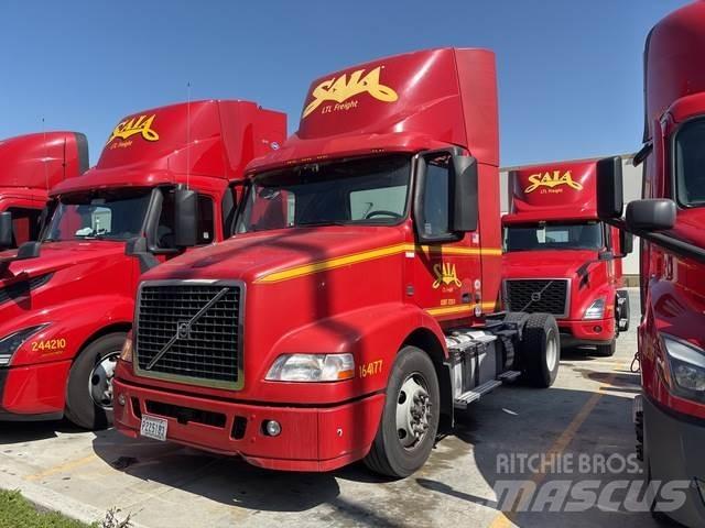 Volvo VNM42T Vetopöytäautot