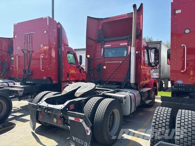Volvo VNM42T Vetopöytäautot