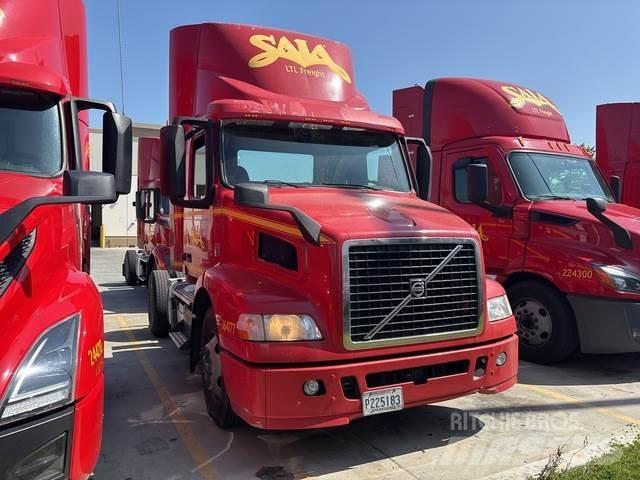 Volvo VNM42T Vetopöytäautot