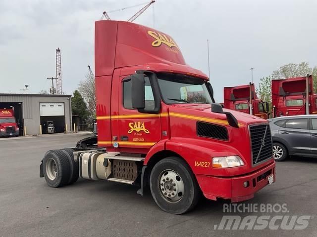 Volvo VNM42T Vetopöytäautot