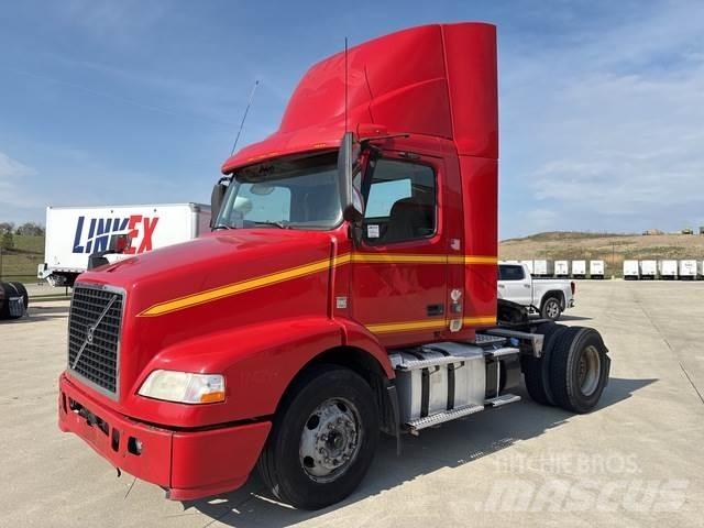 Volvo VNM42T Vetopöytäautot