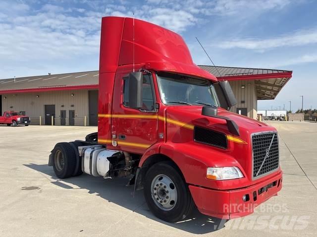 Volvo VNM42T Vetopöytäautot