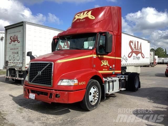 Volvo VNM42T Vetopöytäautot