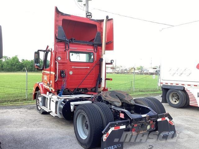 Volvo VNM42T Vetopöytäautot