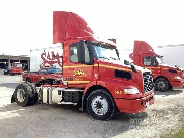 Volvo VNM42T Vetopöytäautot