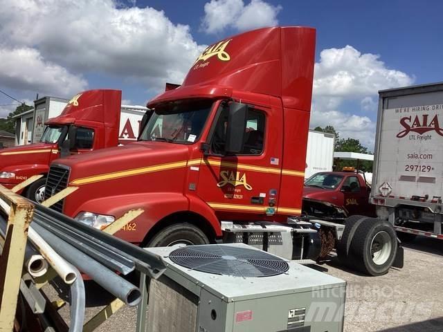 Volvo VNM42T Vetopöytäautot